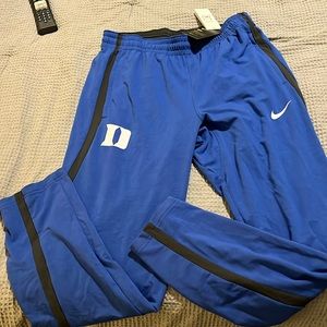 Men’s Nike dri fit dike basketball light pants. Size large